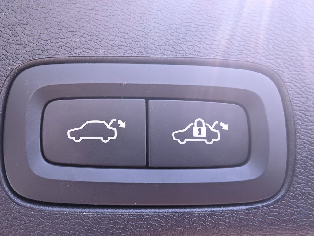 Used 2023 Volvo XC60 B5 Plus w/ Protection Package Premier FWD image 15