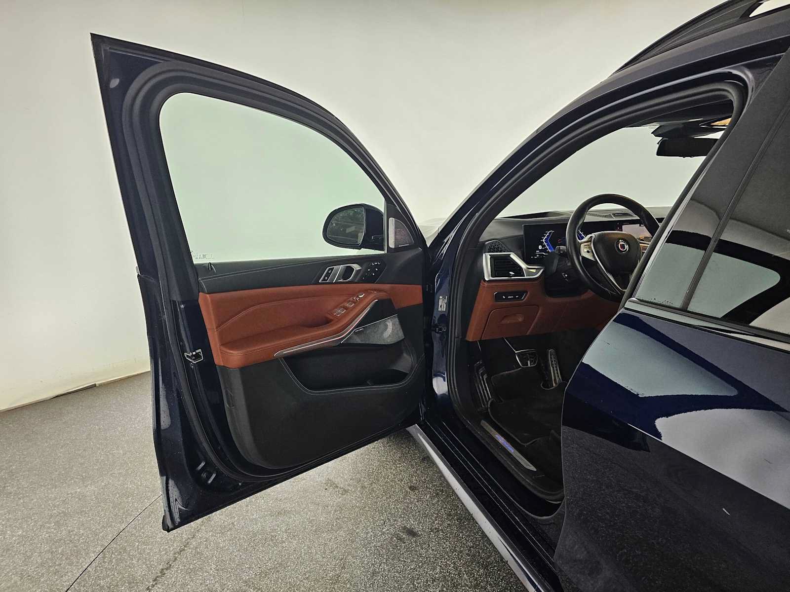 Used 2025 BMW ALPINA XB7 AWD/4WD image 21