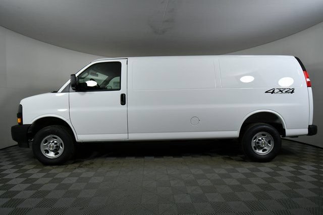 New 2025 Chevrolet Express 3500 Extended RWD image 16