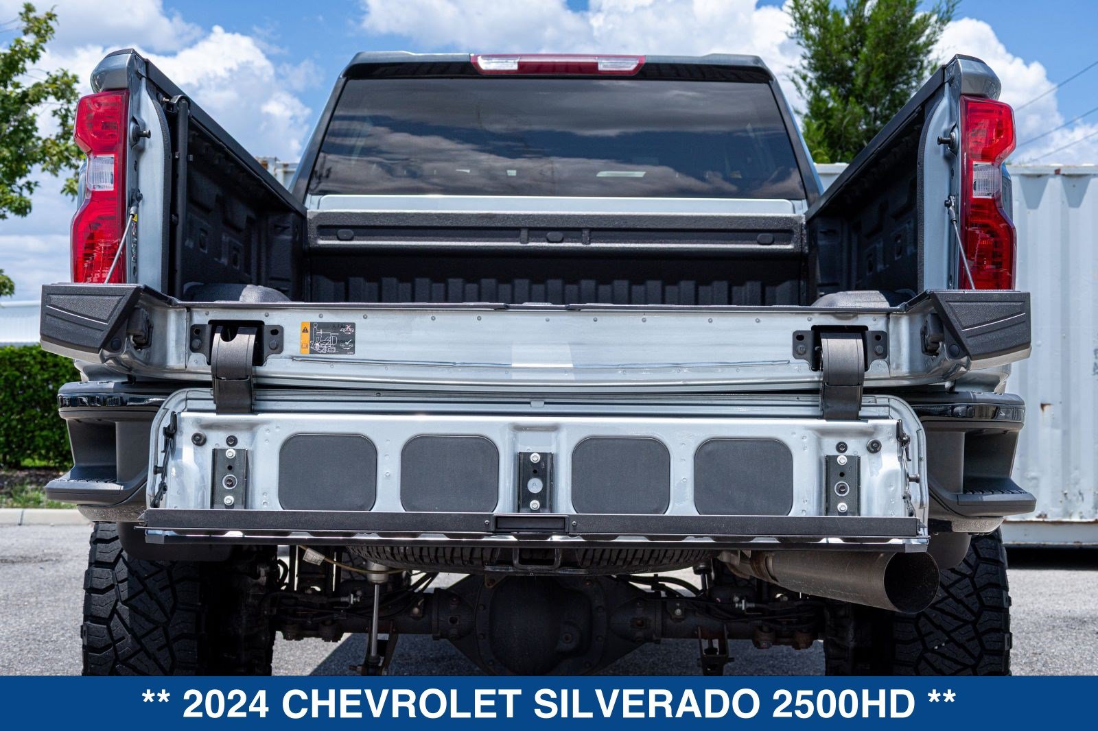 Used 2024 Chevrolet Silverado 2500 Custom w/ Custom Value Package AWD/4WD image 26