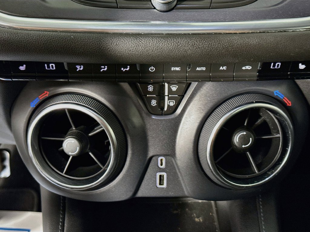 Used 2021 Chevrolet Blazer LT FWD image 19