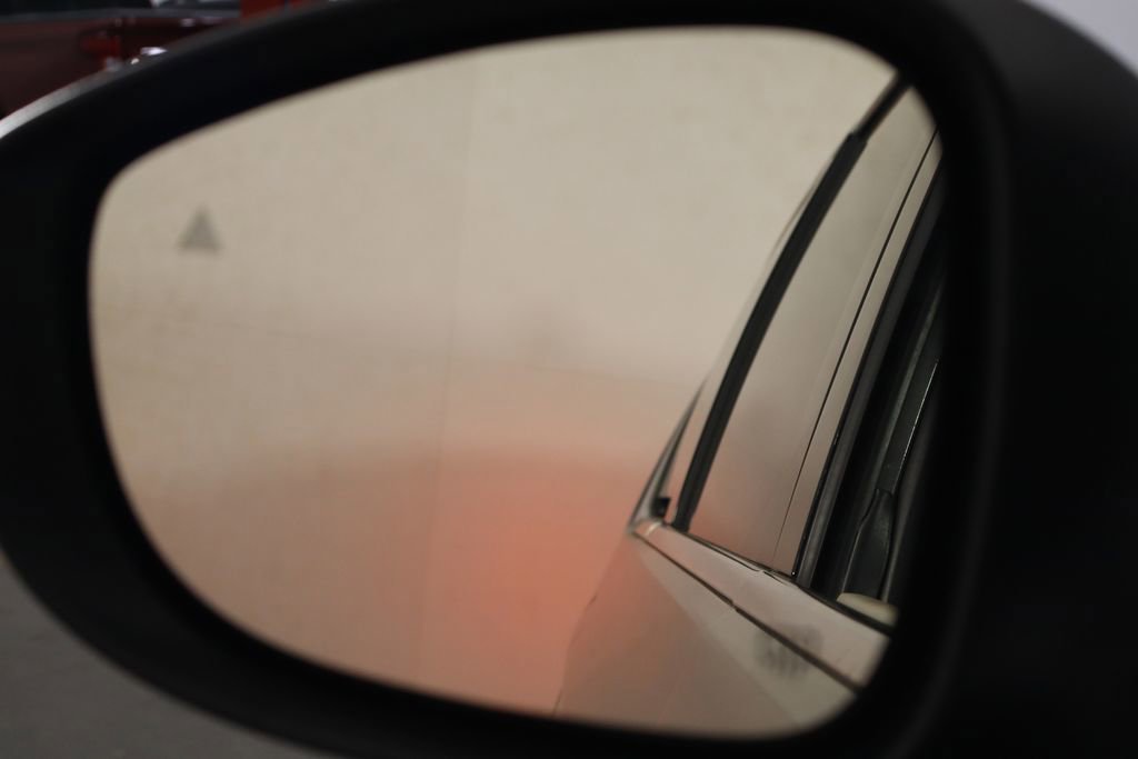 Used 2023 Chrysler Pacifica Touring-L image 39