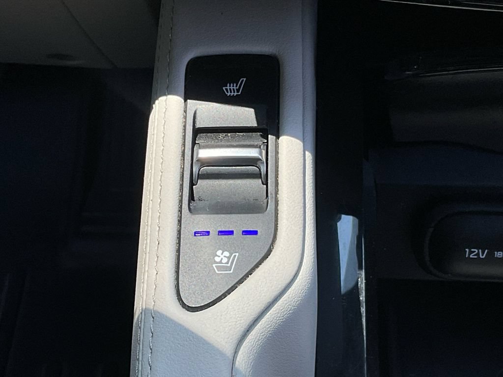 Used 2023 Kia Telluride EX w/ EX Captain's Chair Package FWD image 26