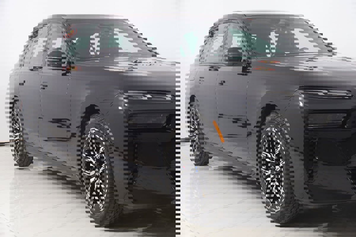 Used 2023 BMW 740i w/ Parking Assistance Package image 54