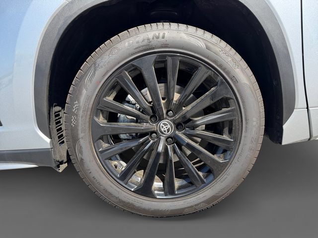 Certified 2025 Toyota Highlander XSE AWD/4WD image 12