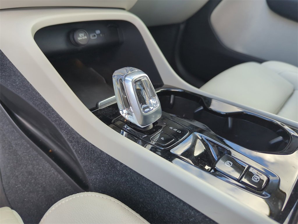 Used 2023 Volvo XC40 B4 Plus w/ Driver Assist Package image 37