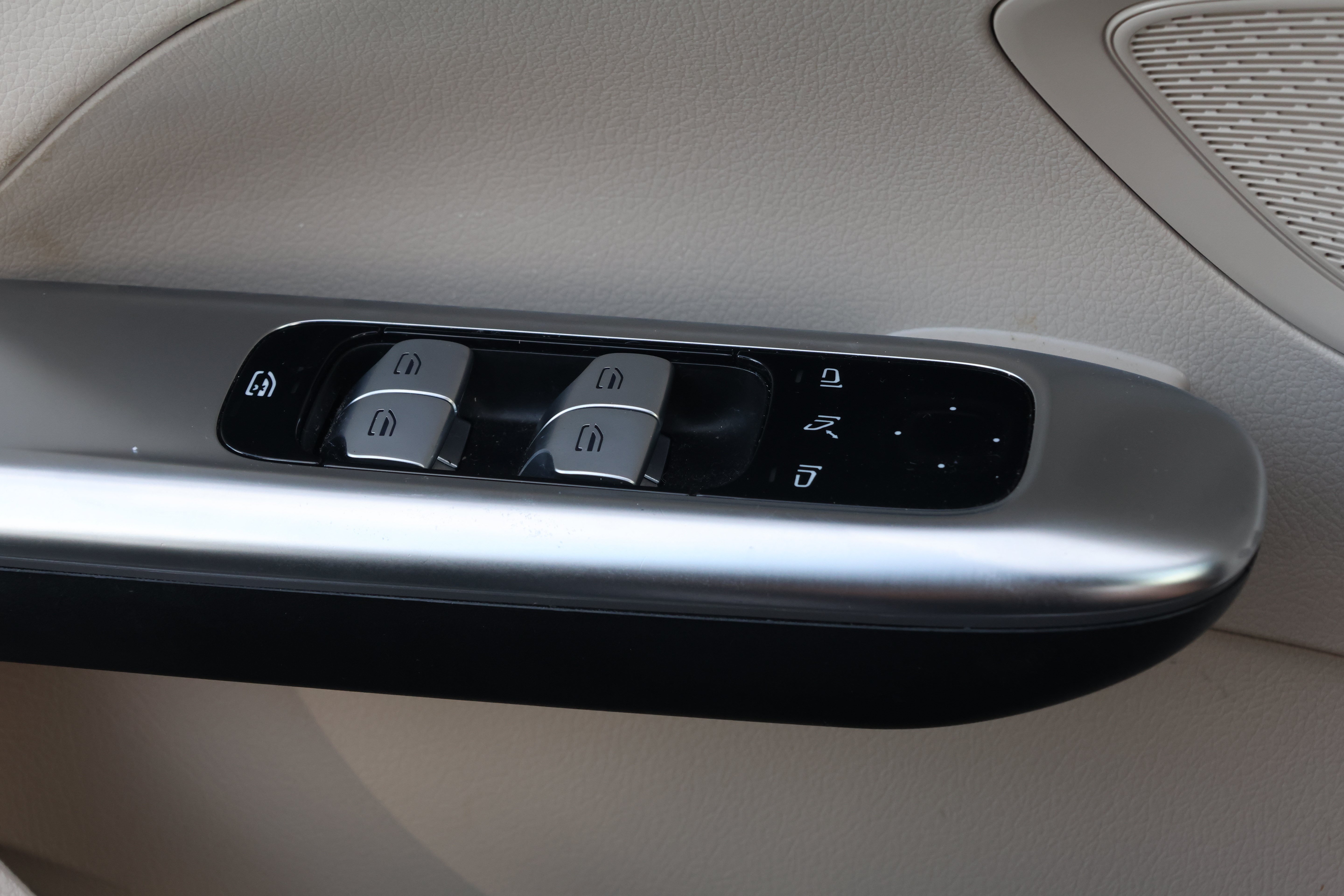 Used 2023 Mercedes-Benz C 300 Sedan image 14