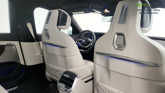 Used 2023 BMW i7 xDrive60 AWD/4WD image 41