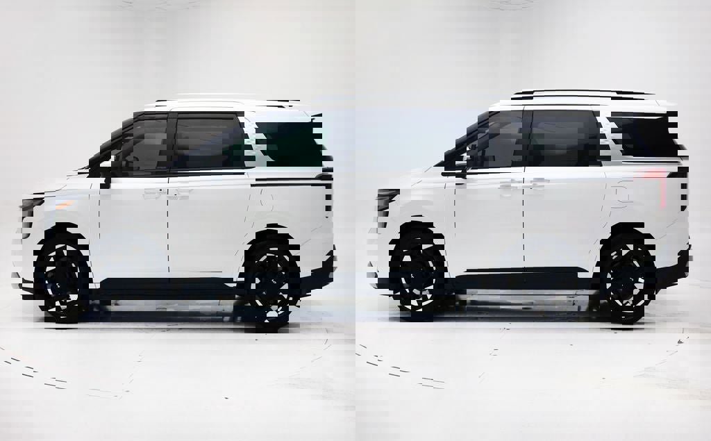 Used 2025 Kia Carnival EX image 6