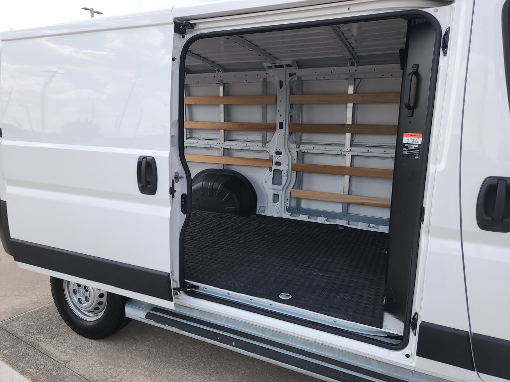 Used 2025 RAM ProMaster 2500 w/ U-Haul Equipment Group FWD image 17