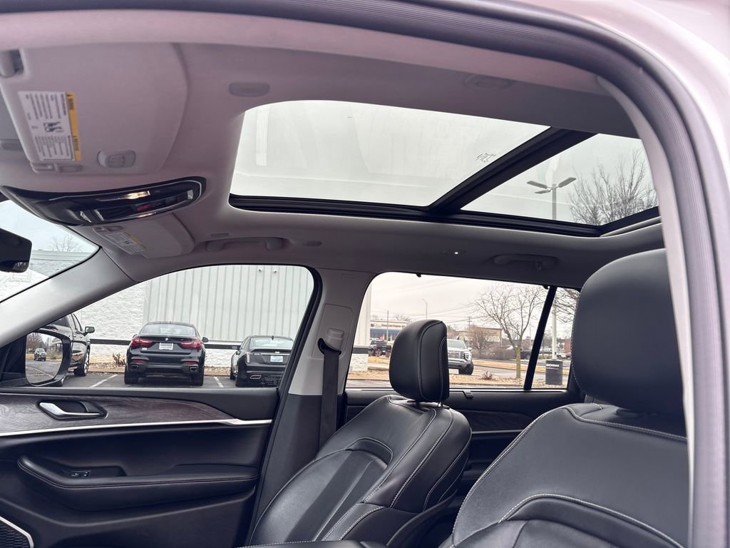 Used 2022 Jeep Grand Cherokee L Limited w/ Luxury Tech Group II image 14