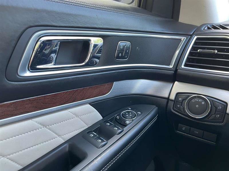 Used 2017 Ford Explorer Platinum AWD/4WD image 91
