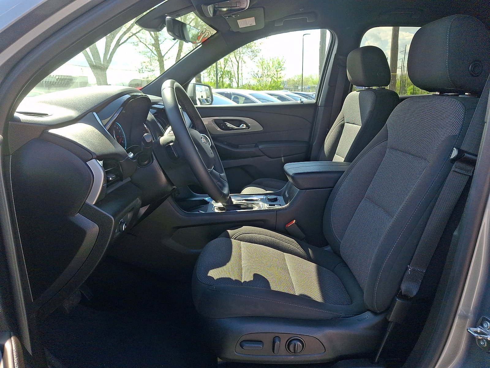 Used 2023 Chevrolet Traverse LT w/ Rear Camera Mirror Package AWD/4WD image 16