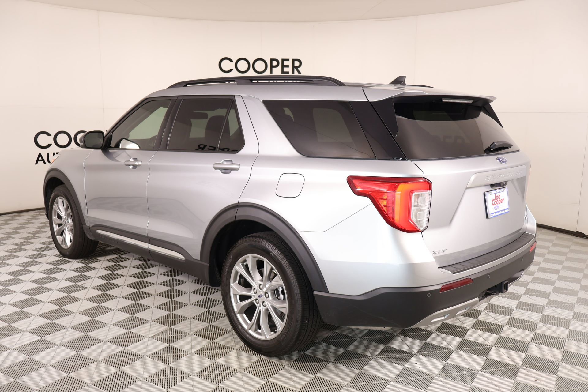 Used 2024 Ford Explorer XLT w/ Equipment Group 202A image 25