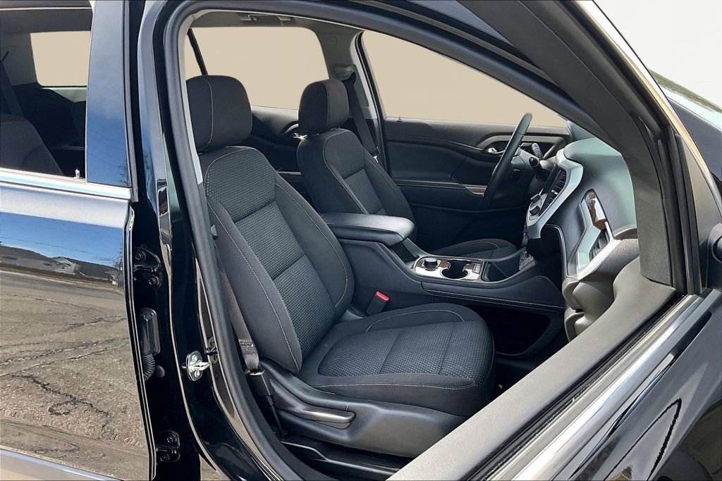 Used 2023 GMC Acadia SLE image 7