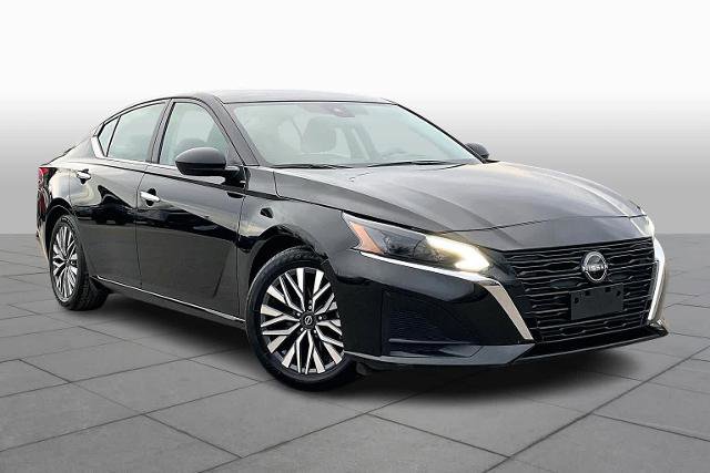 Certified 2024 Nissan Altima 2.5 SV image 3