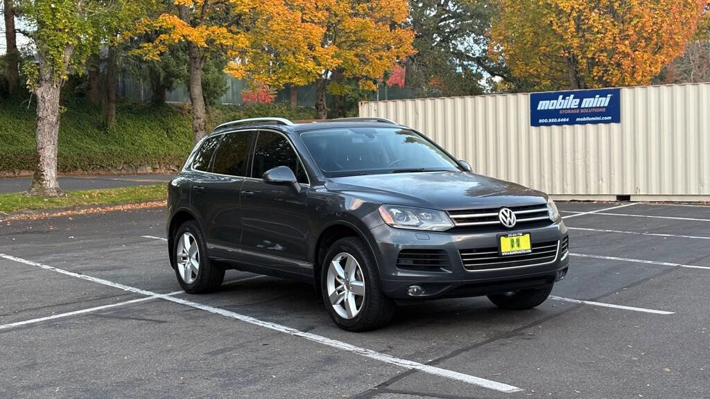 Used 2011 Volkswagen Touareg Sport image 7