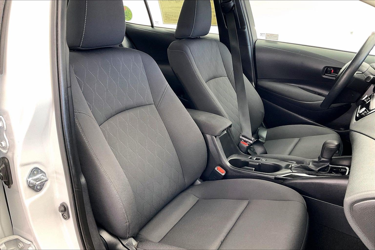 Used 2025 Toyota Corolla LE FWD image 6