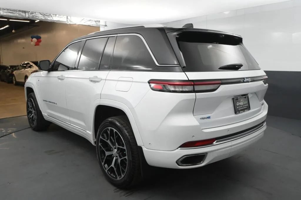 Used 2022 Jeep Grand Cherokee Summit AWD/4WD image 3