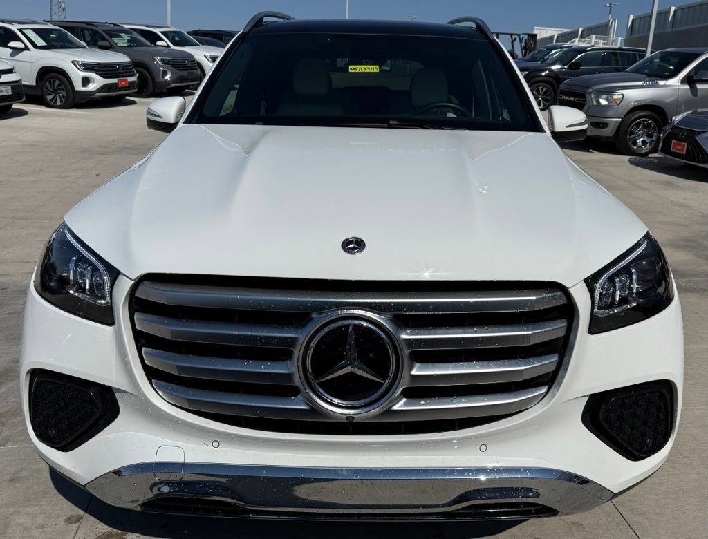Used 2025 Mercedes-Benz GLS 450 4MATIC image 4