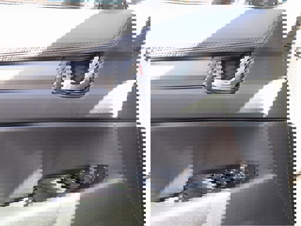 Used 2020 MAZDA CX-5 Touring image 22