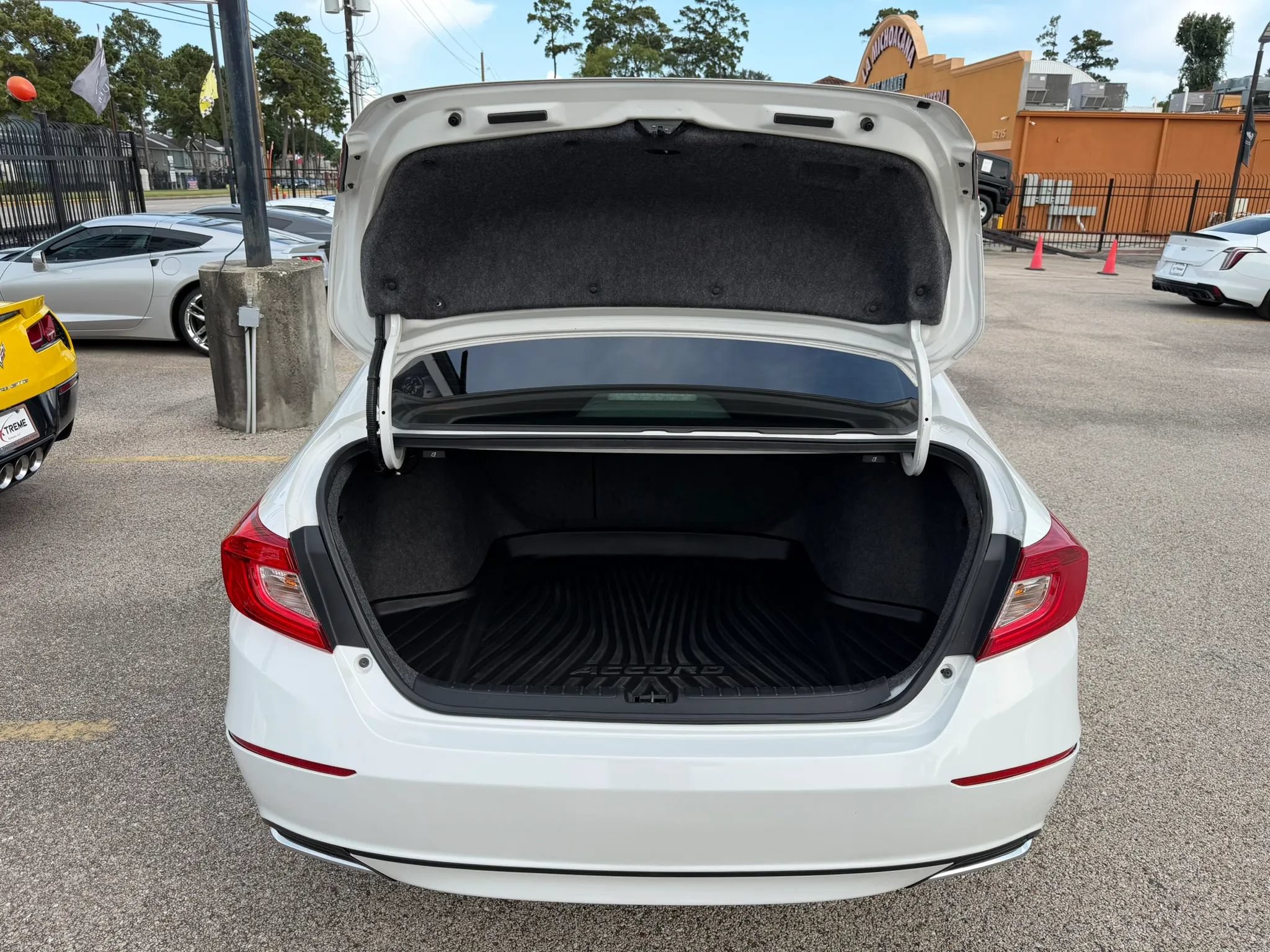 Used 2018 Honda Accord EX-L image 39