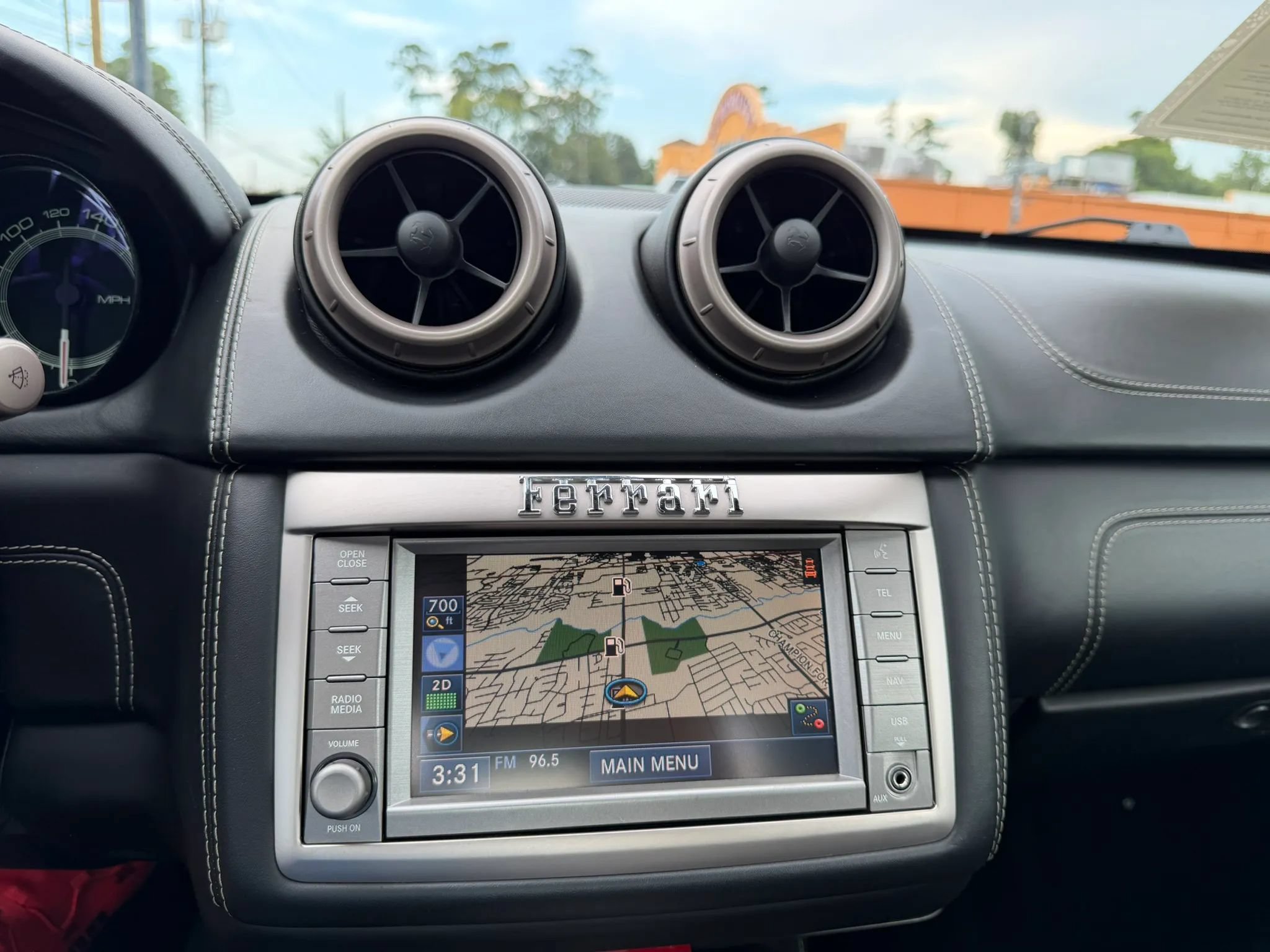 Used 2010 Ferrari California RWD image 37