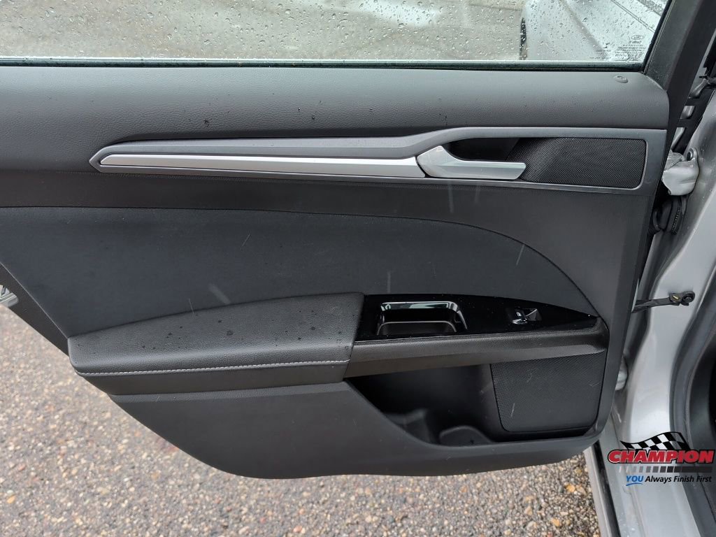 Used 2016 Ford Fusion SE image 15
