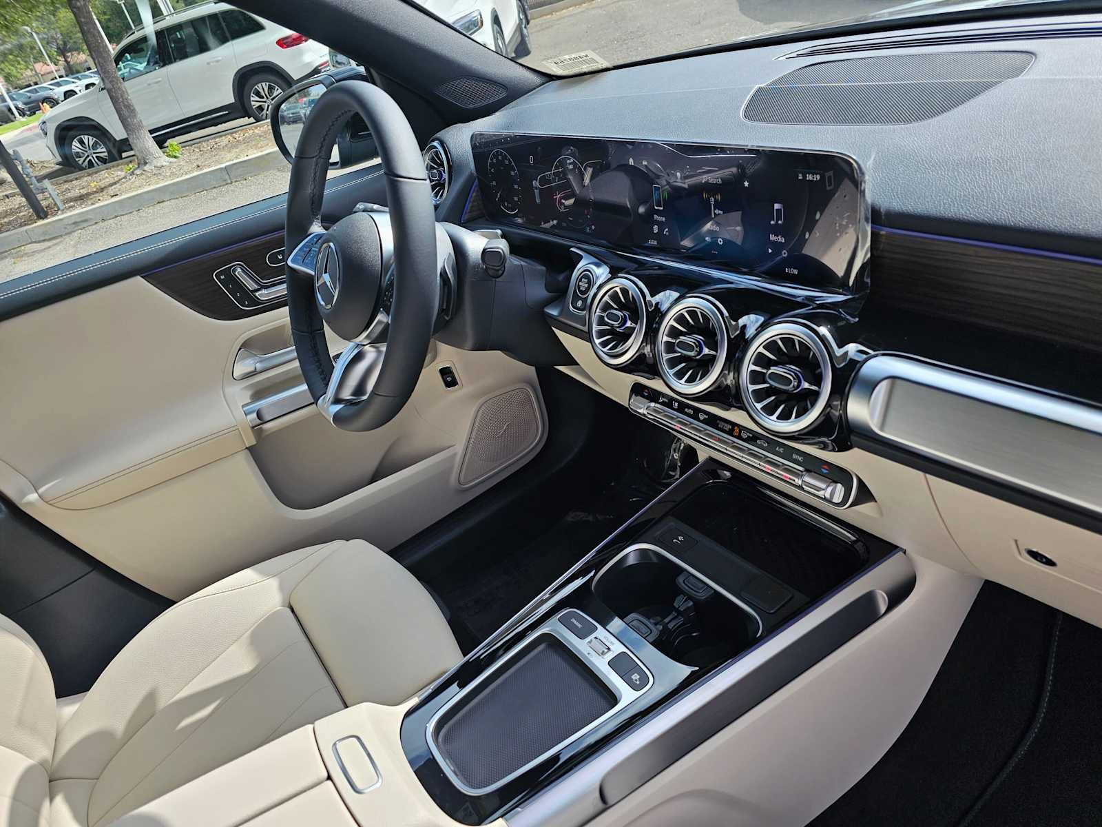 New 2026 Mercedes-Benz GLB 250 image 11