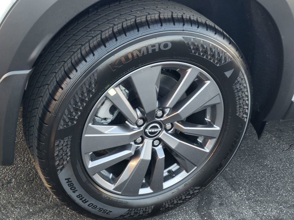 New 2025 Nissan Pathfinder SV image 3