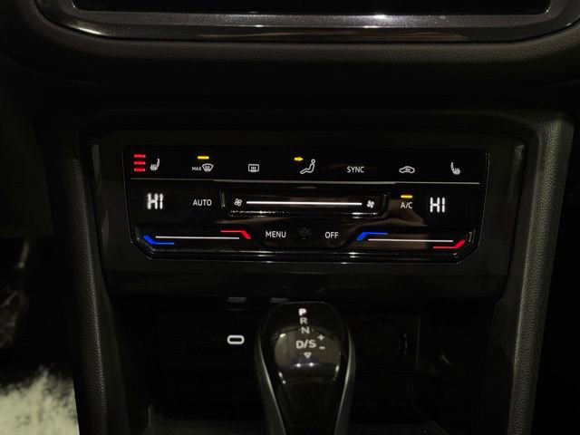 Used 2024 Volkswagen Tiguan SE image 30