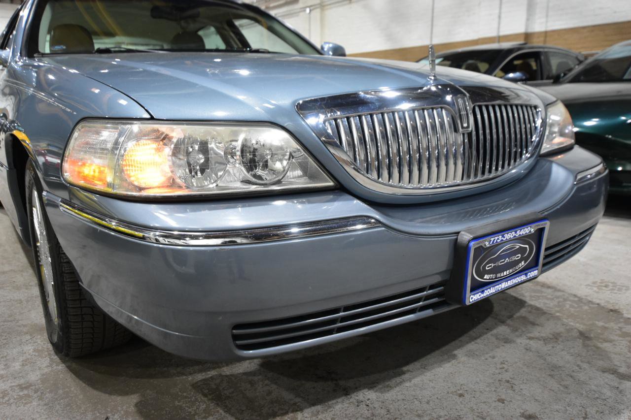 Used 2004 Lincoln Town Car Ultimate RWD image 4