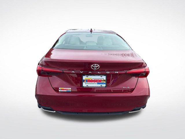 Used 2019 Toyota Avalon XLE w/ Moonroof Package image 4