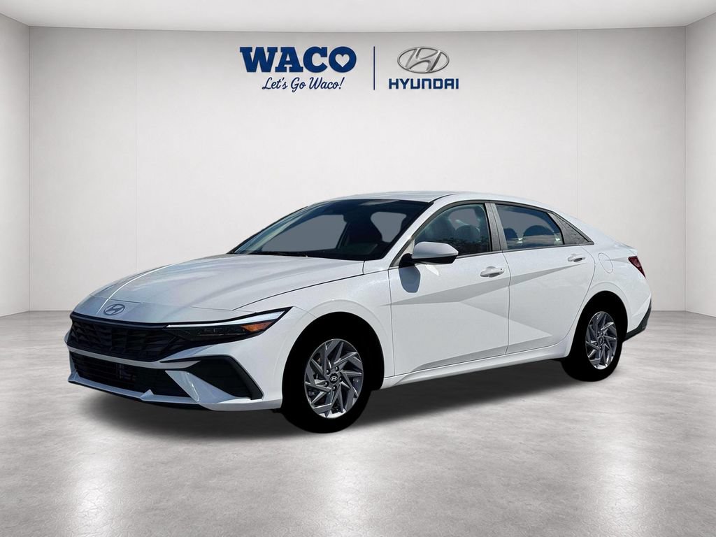 Used 2026 Hyundai Elantra Hybrid FWD image 4