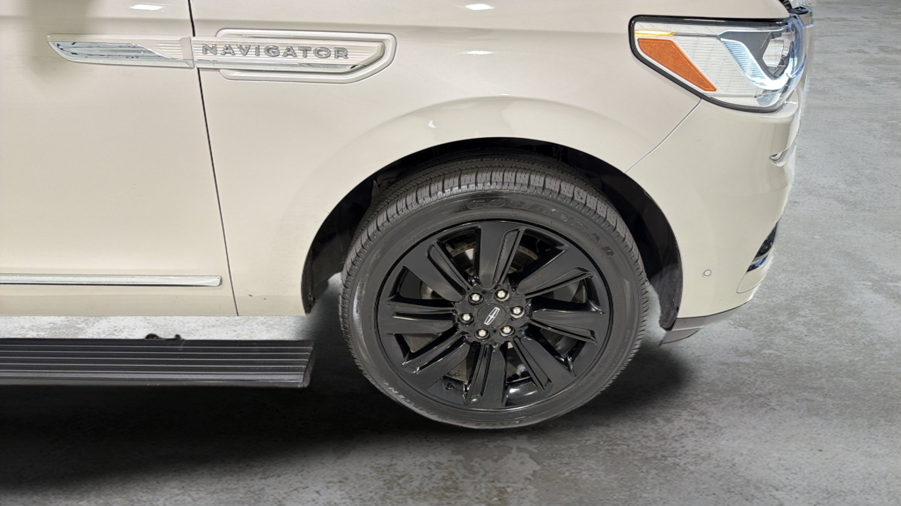 Used 2023 Lincoln Navigator Reserve AWD/4WD image 30