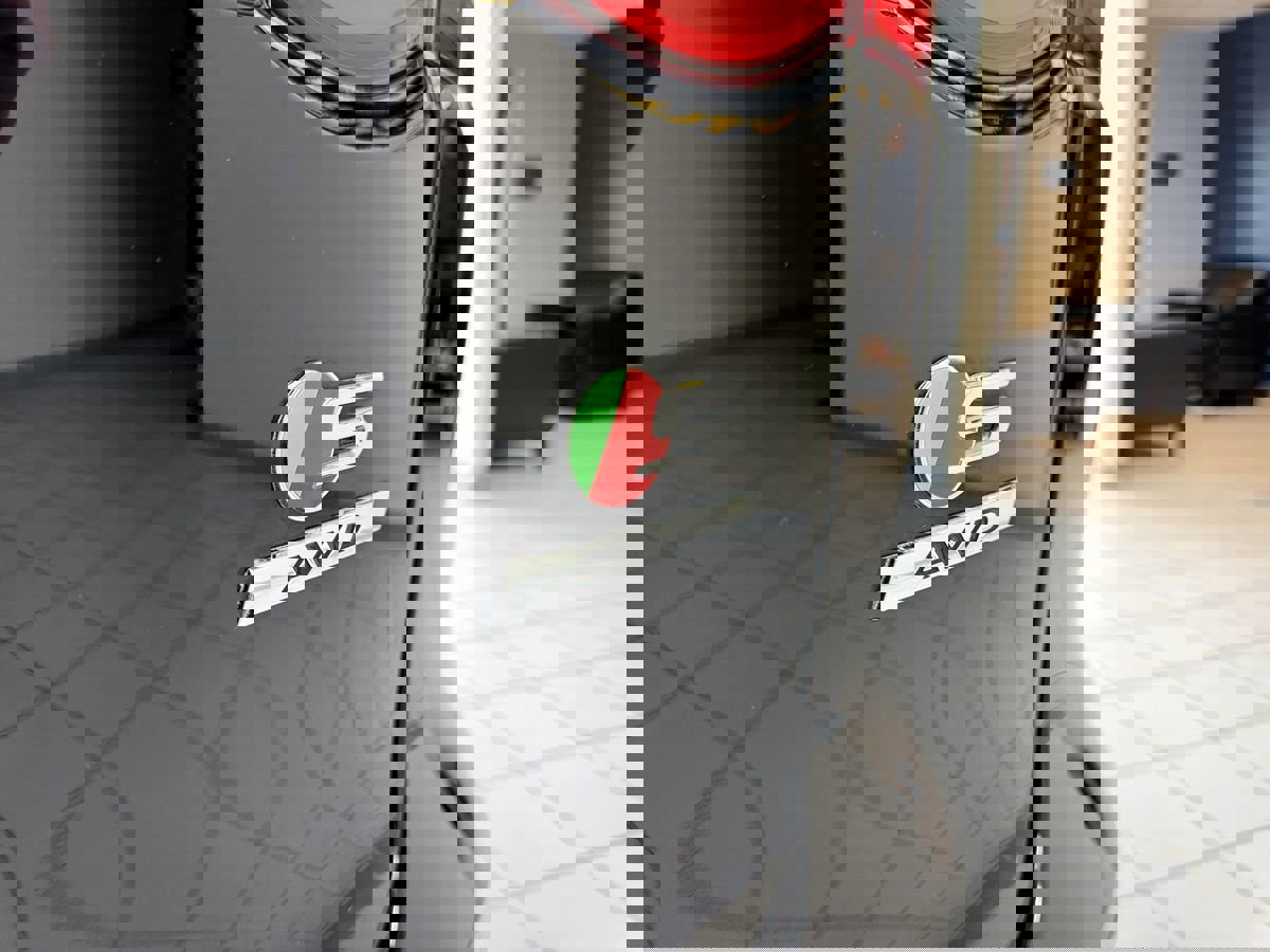 Used 2019 Jaguar F-PACE S image 59