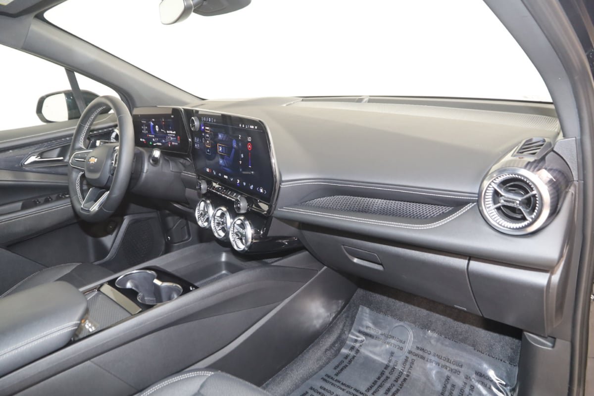 Used 2024 Chevrolet Blazer EV LT AWD/4WD image 35