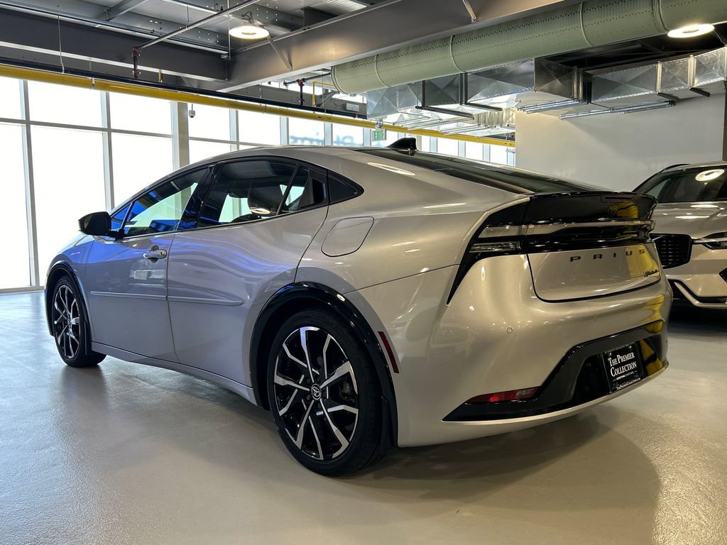 Used 2024 Toyota Prius Prime FWD image 4