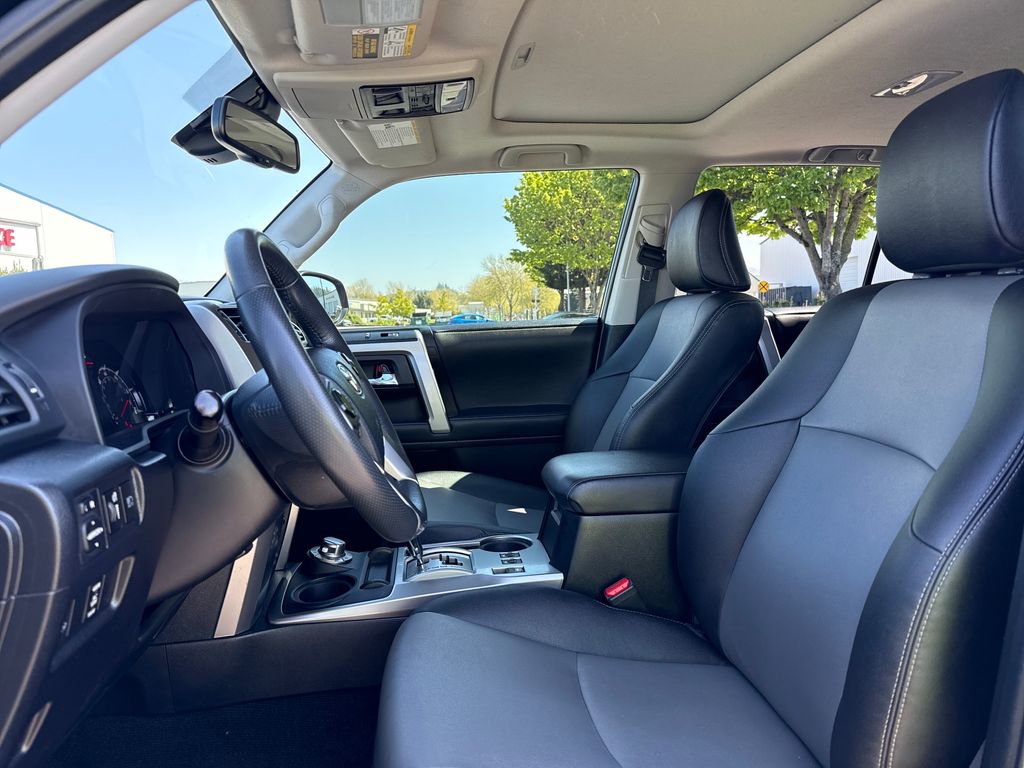 Used 2020 Toyota 4Runner SR5 Premium w/ Moonroof Package AWD/4WD image 19