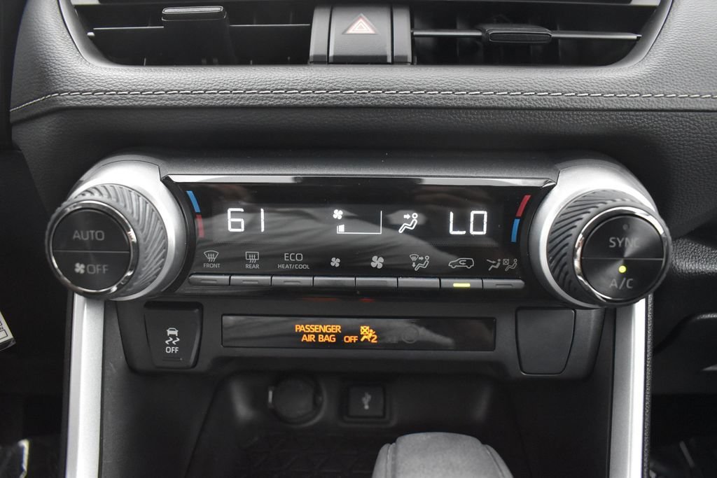 Used 2022 Toyota RAV4 LE AWD/4WD image 20