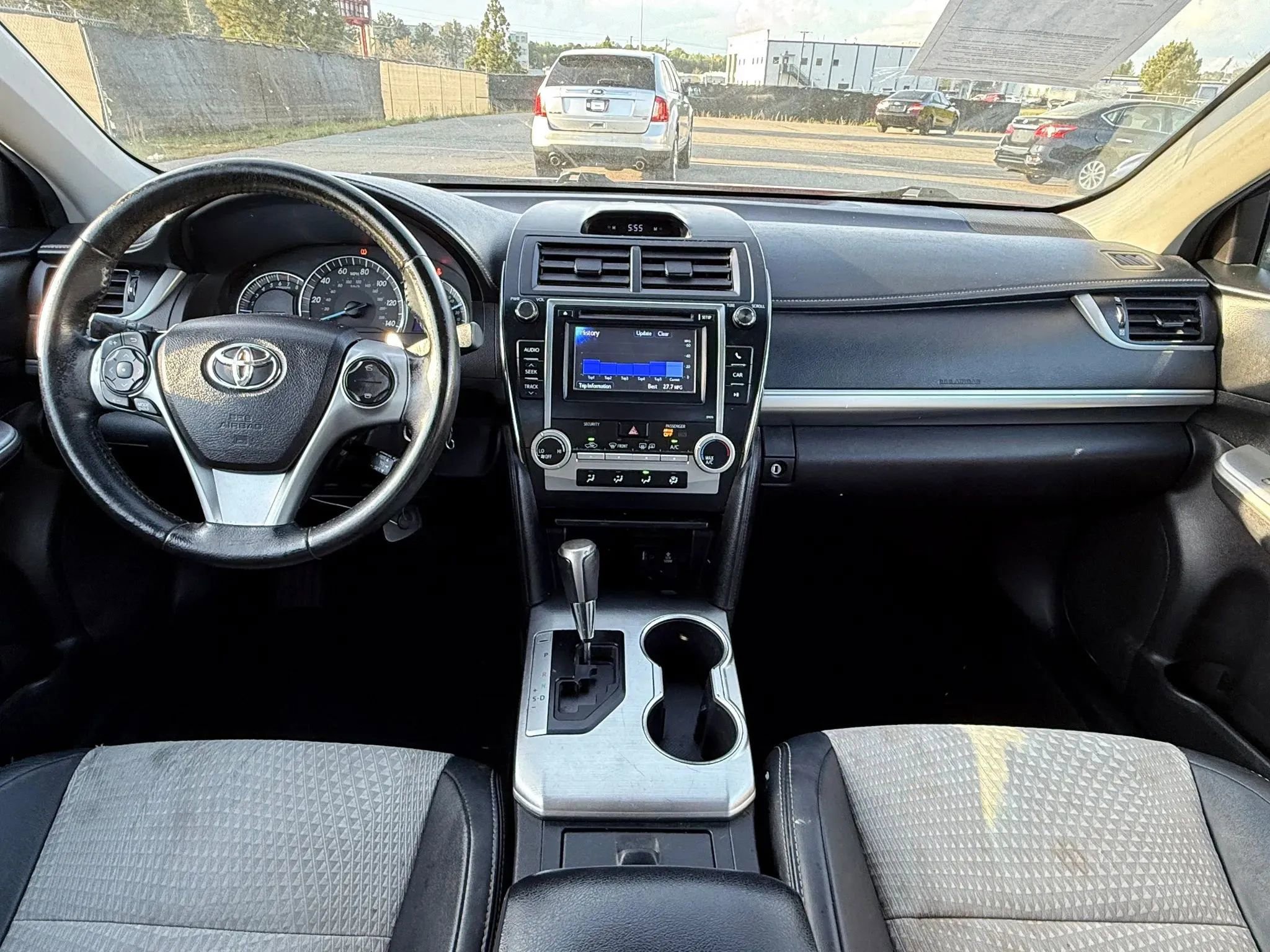 Used 2014 Toyota Camry SE FWD image 3