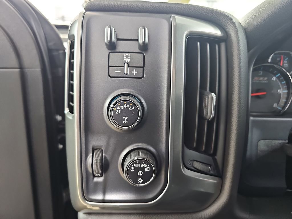 Used 2019 Chevrolet Silverado 1500 LT w/ All Star Edition AWD/4WD image 30