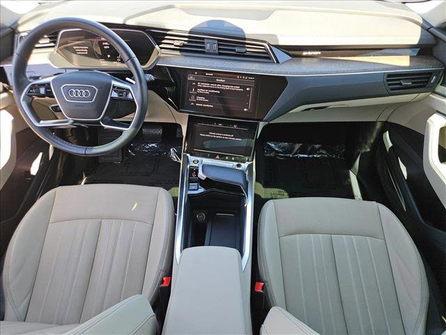 Used 2023 Audi e-tron Premium Plus w/ Premium Plus Package AWD/4WD image 25
