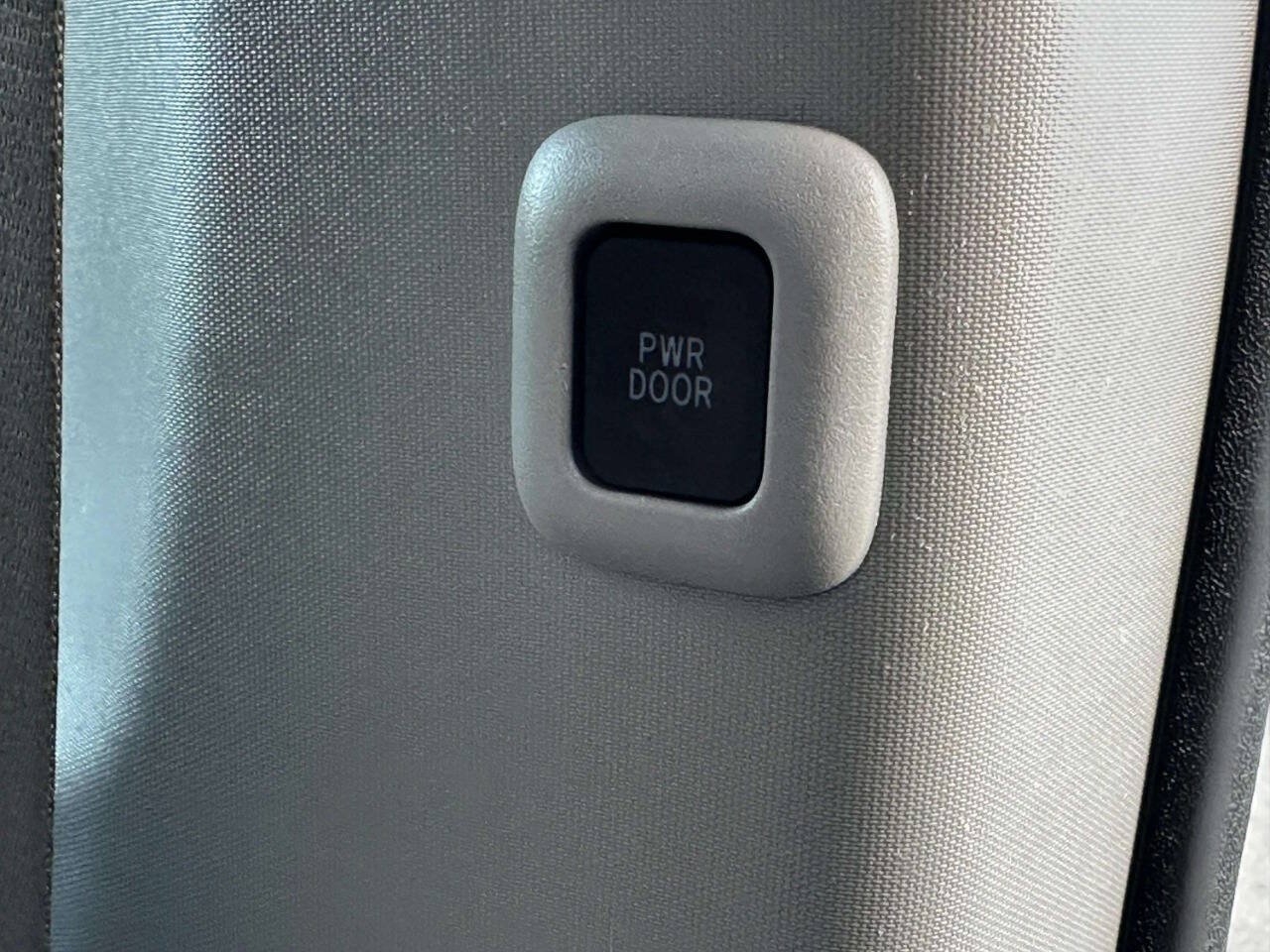 Used 2020 Toyota Sienna LE FWD image 28