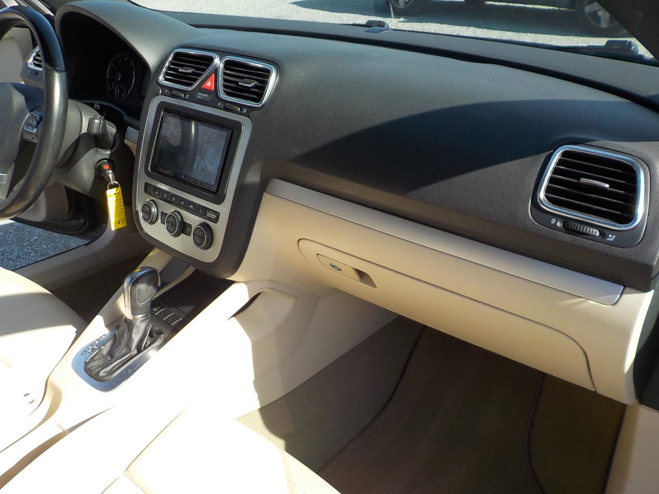 Used 2015 Volkswagen Eos Komfort image 21