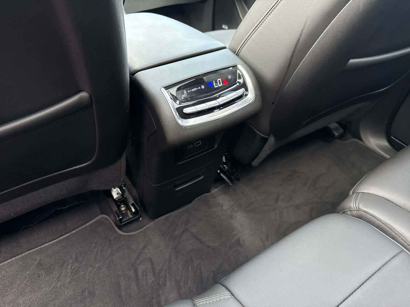 Used 2024 Cadillac XT6 Luxury w/ LPO, Floor Liner Package image 27