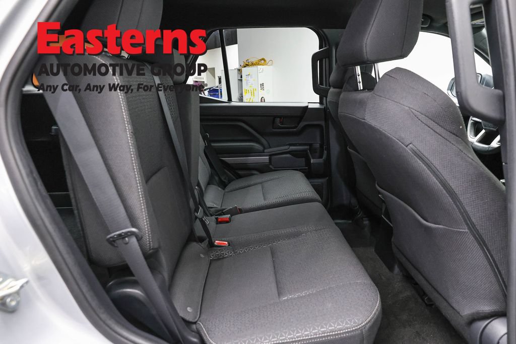 Used 2025 Toyota 4Runner SR5 AWD/4WD image 25