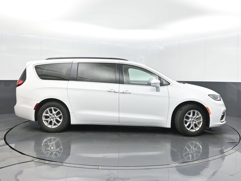 Used 2022 Chrysler Pacifica Touring-L image 8