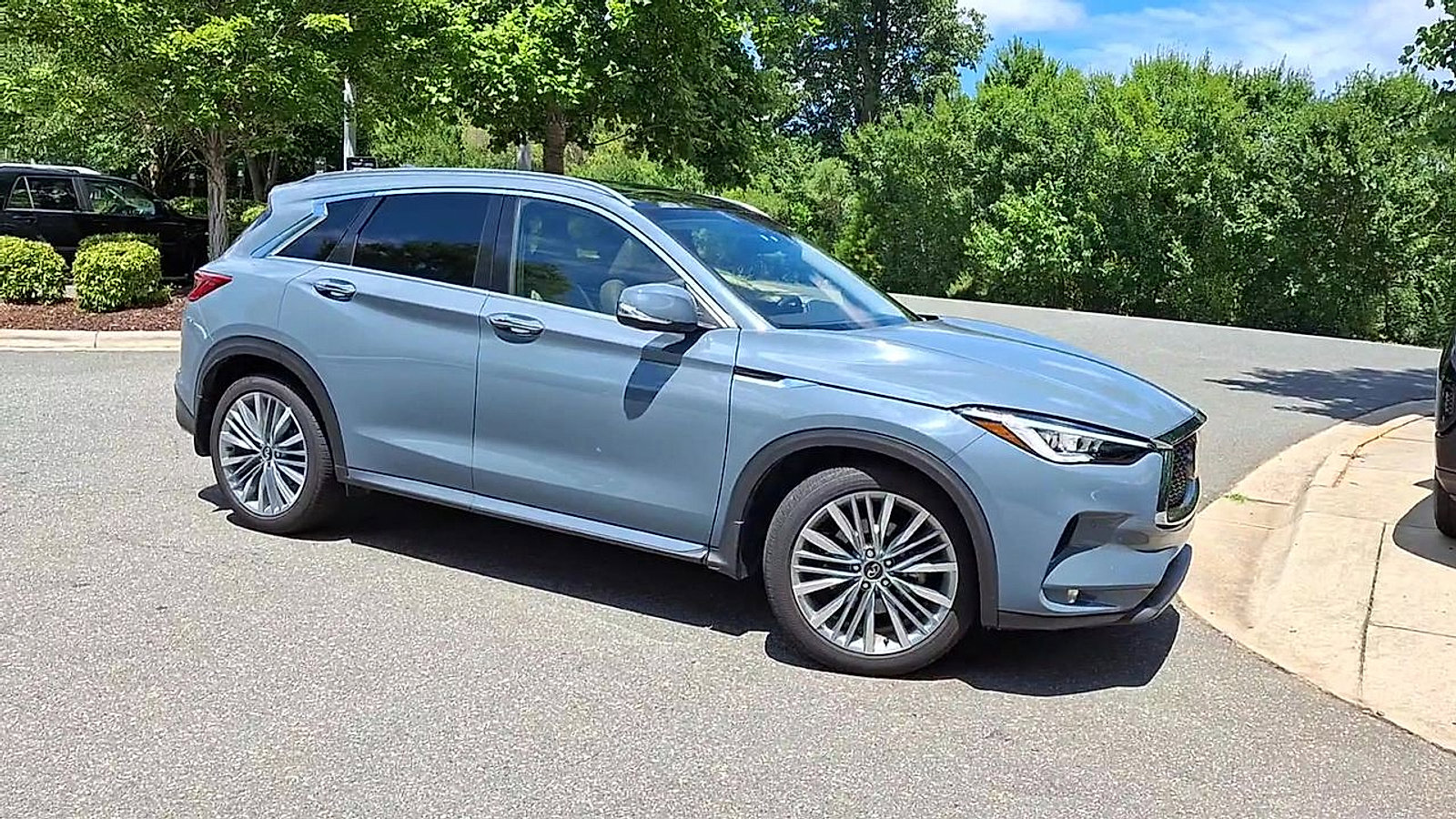 Used 2024 INFINITI QX50 Sensory image 2