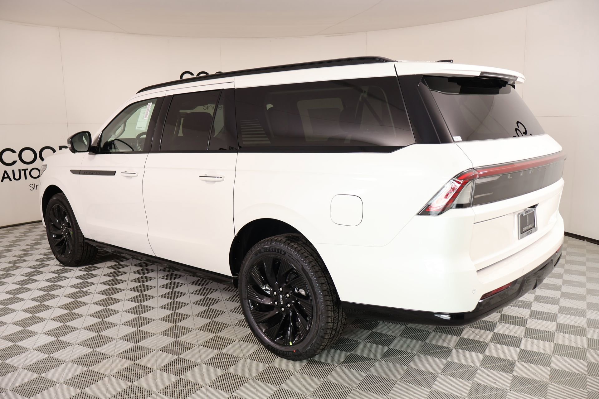 New 2026 Lincoln Navigator L Reserve AWD/4WD image 24